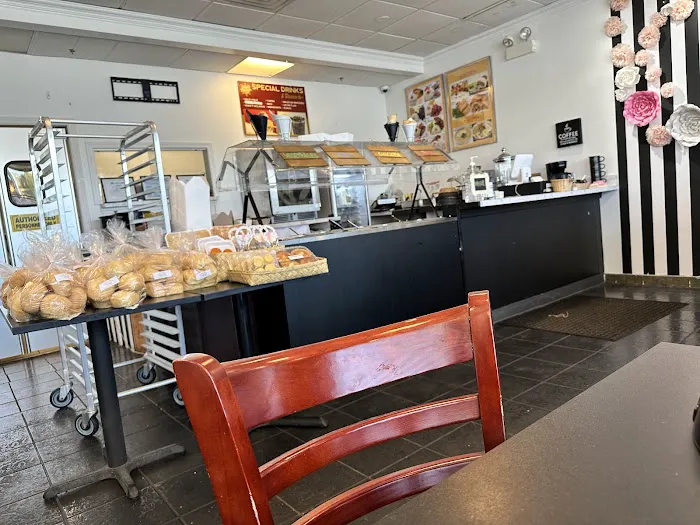 Simple Delights Filipino Bakery & Cafe Picture 6