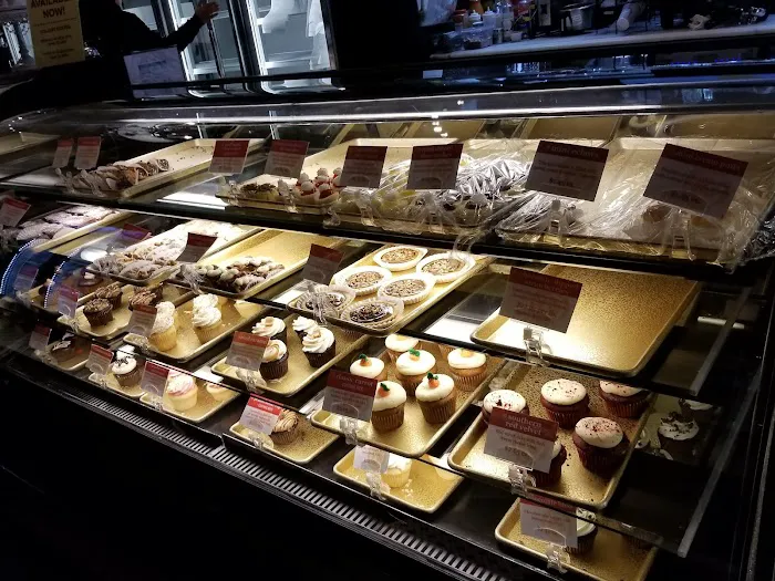 Creative Cakes Bakery Picture 4