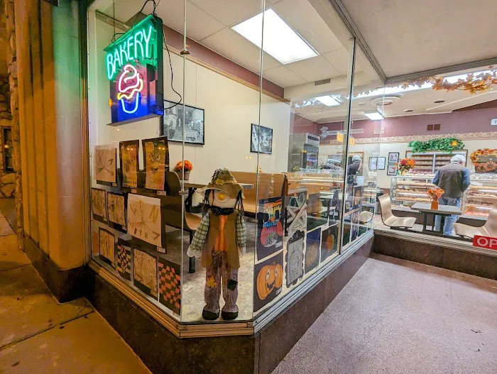 Elleson's Bakery Picture 7