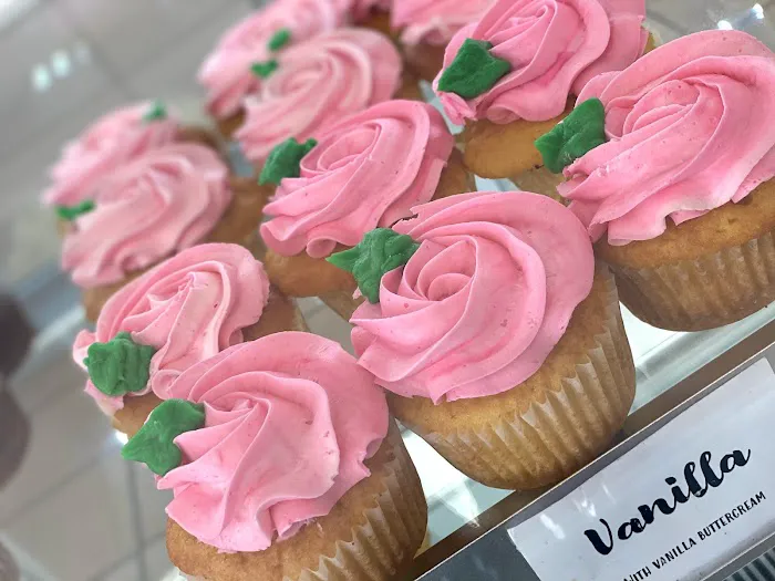 Delish Cakes Picture 8