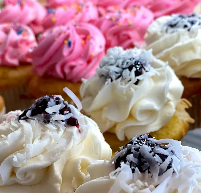 Delish Cakes Picture 2