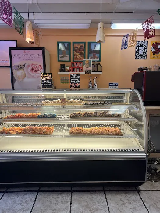 La Piñata Bakery Picture 5