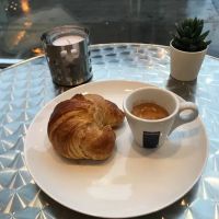 Le Macaron French Pastries ico