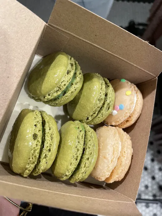 Le Macaron French Pastries Picture 7