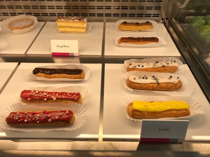 Le Macaron French Pastries Picture 8