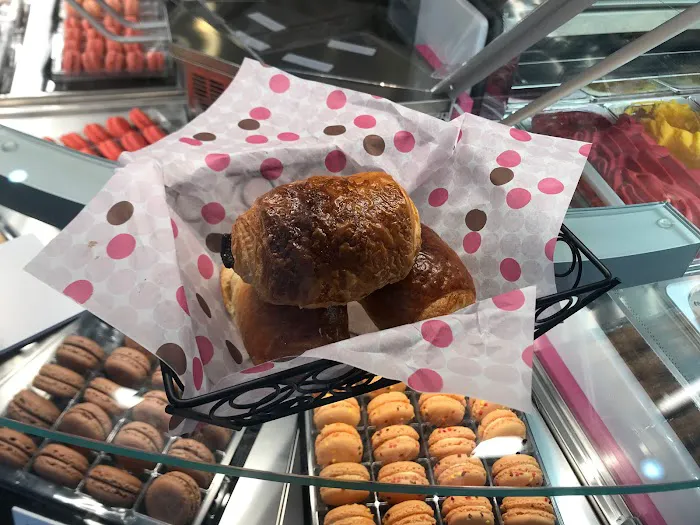 Le Macaron French Pastries Picture 10