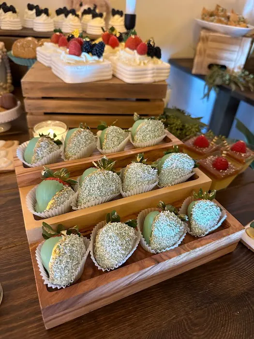 Hanna's Bakery & Dessert Shop Picture 3