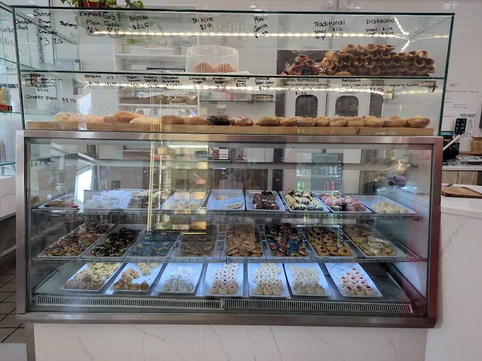 New Paradise Bakery Picture 9