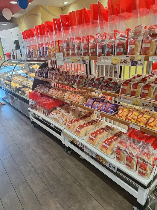 Red Ribbon Bakeshop Picture 1