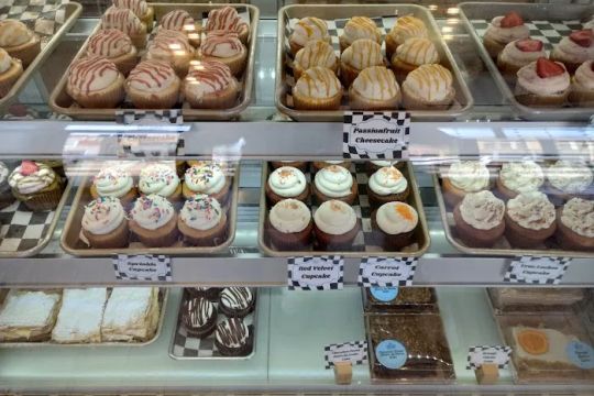Miski Custom Cakes & Bakery