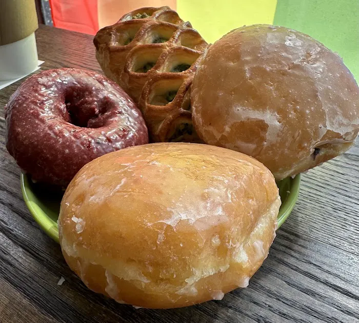 Somethin' Sweet Donuts Picture 1