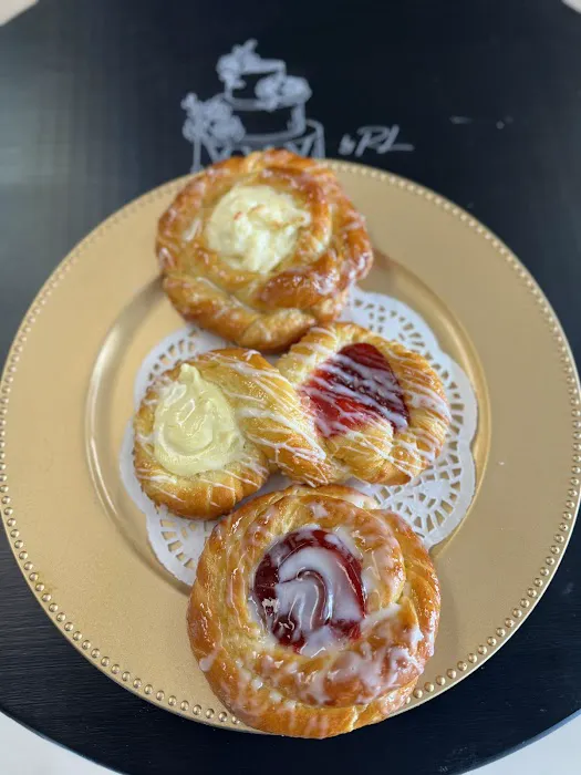 Luxe Cakes Panaderia Picture 2