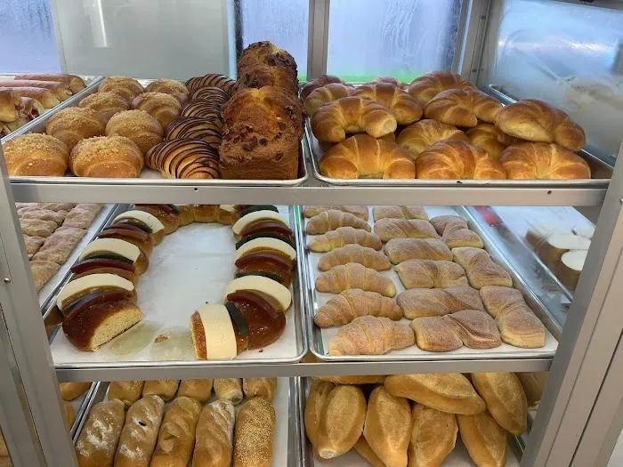 La Fina Bakery LLC Picture 4