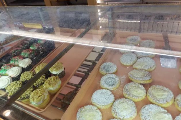 Wolf's Bakery