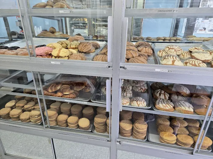 Pineda's Bakery Picture 8