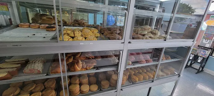 Pineda's Bakery Picture 4
