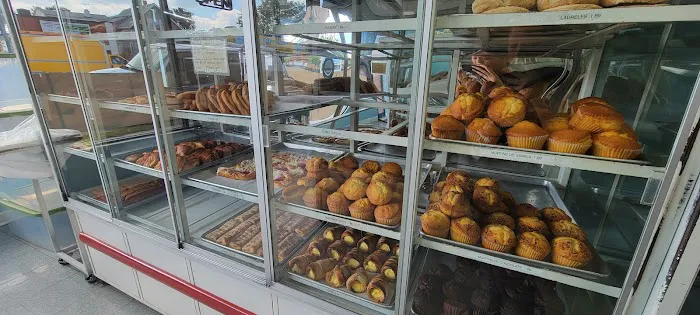 Pineda's Bakery Picture 3
