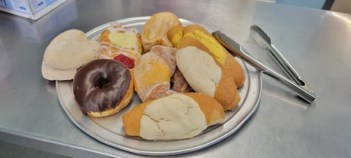 Pineda's Bakery Picture 1