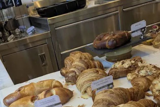 Roggenart European Bakery, Bistro & Cafe