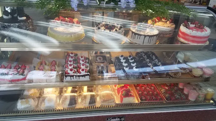 La Baguette Bakery & Cakes Picture 5
