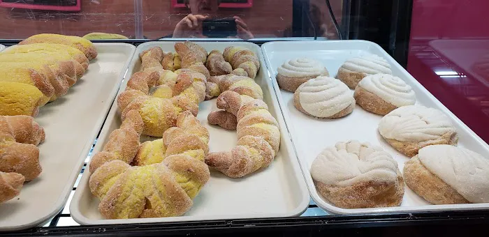 Aracely's Bakery Picture 5