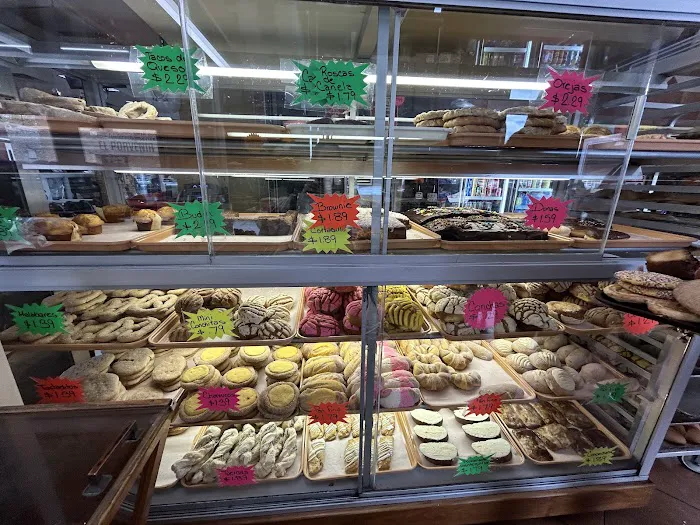 El Porvenir Bakery #2 Picture 9