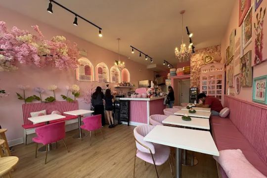 Pink Flores Bakery & Cafe