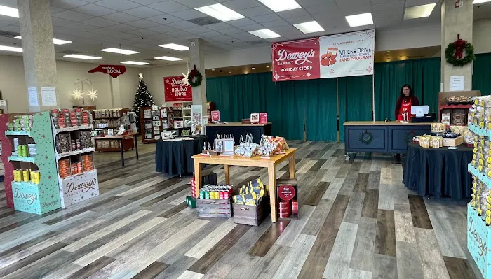 Dewey's Holiday Store Picture 4