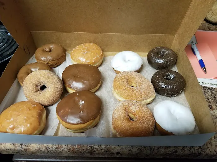 Baker's Dozen Donut Shop Picture 4