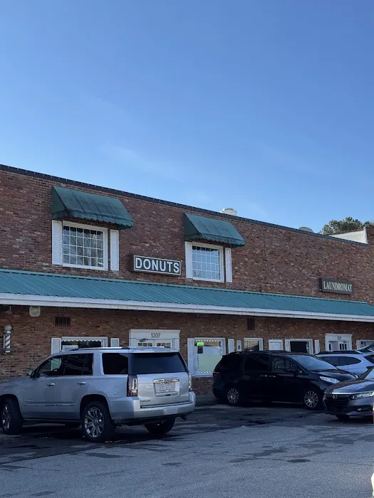 Baker's Dozen Donut Shop Picture 2
