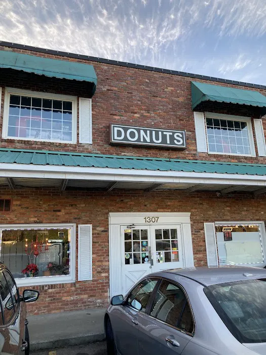 Baker's Dozen Donut Shop Picture 3