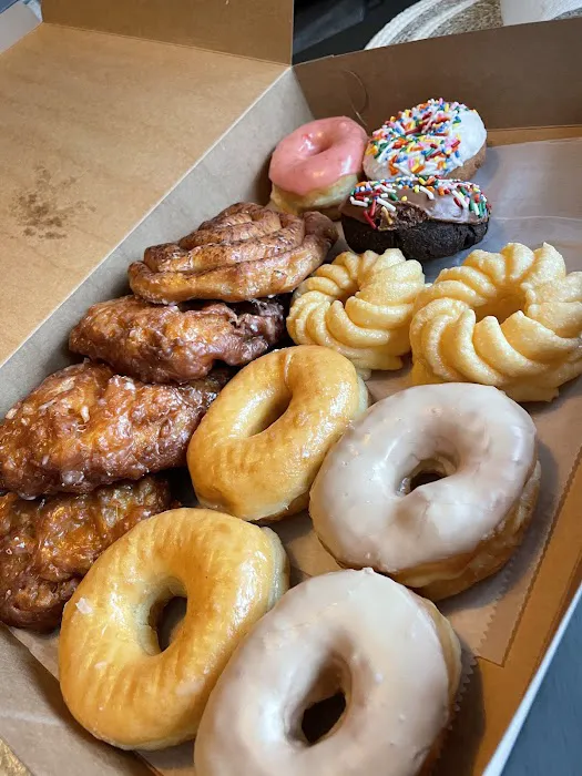 Baker's Dozen Donut Shop Picture 9