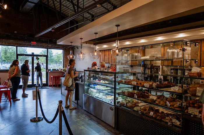 Guglhupf Bake Shop Picture 5