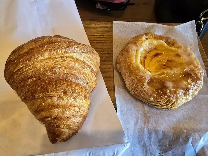 Guglhupf Bake Shop Picture 3