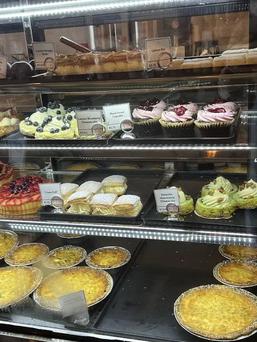 Guglhupf Bake Shop Picture 6