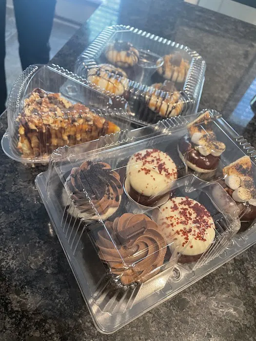 Frostings Cakeshop Picture 8