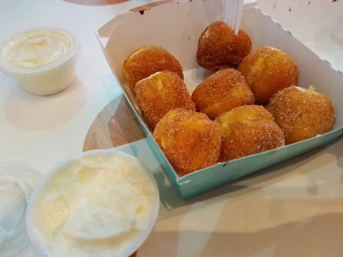 Cinnabon Picture 5