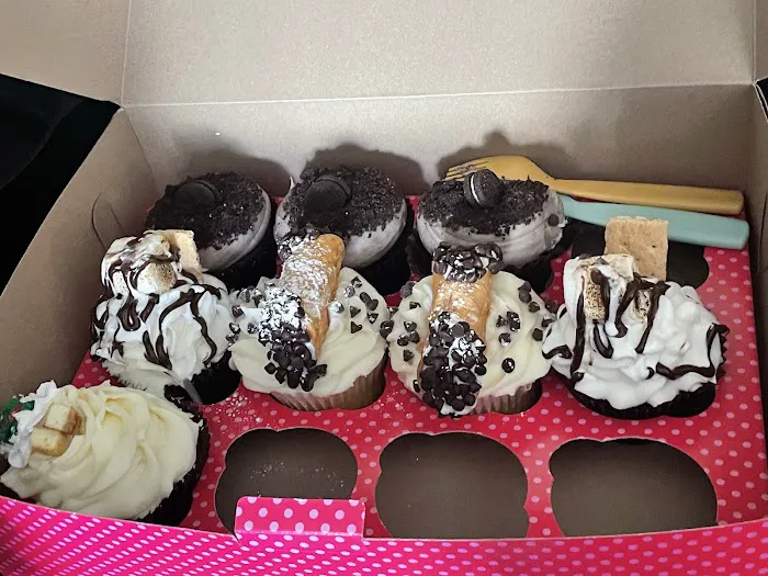 Smallcakes: Cupcakery & Creamery Picture 5
