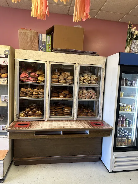 LA IDEAL Bakery Picture 2