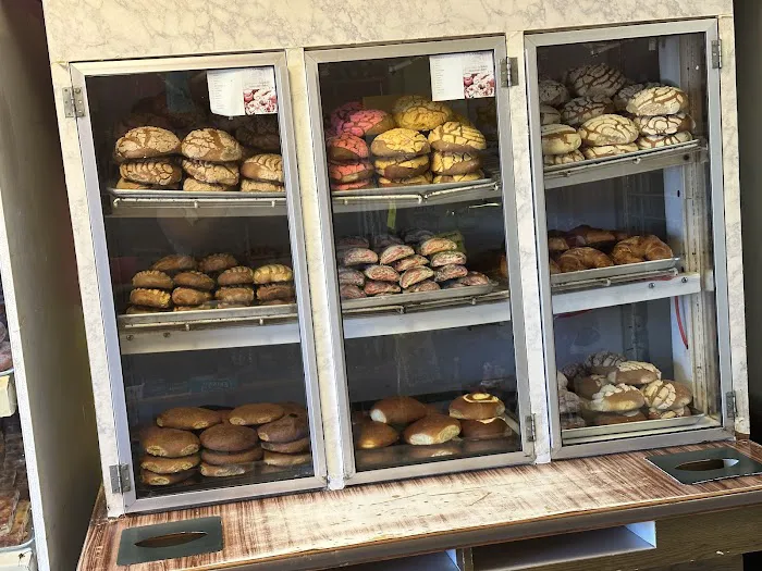 LA IDEAL Bakery Picture 5