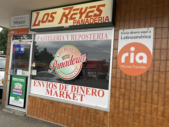 Los Reyes Bakery and Market Picture 4