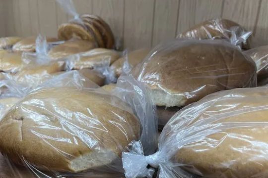 Los Reyes Bakery and Market