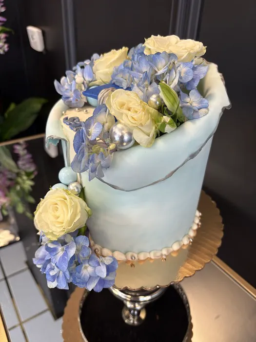 Favi's Fabulous Cakes Picture 7