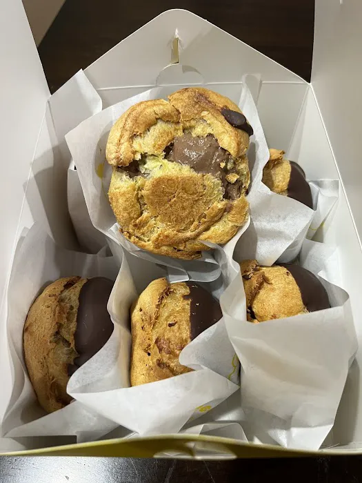 Beard Papa's - Uwajimaya Beaverton Picture 3