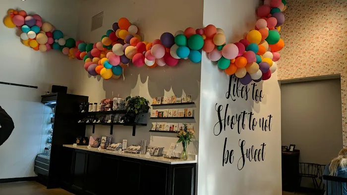 Too Sweet Cakes Picture 2