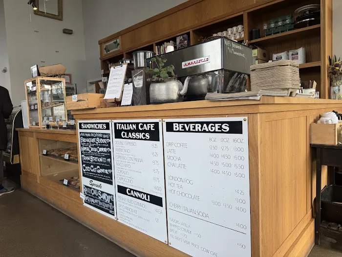 Bella's Italian Bakery Picture 2