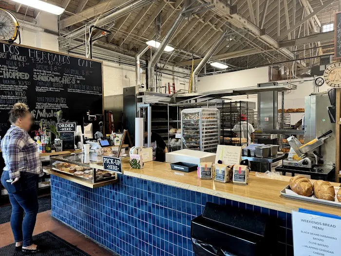 Dos Hermanos Cafe Picture 5