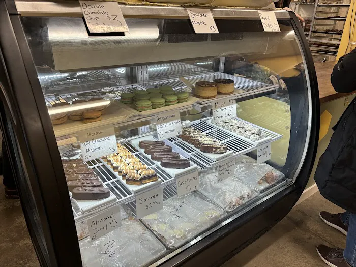 B's Bake Shoppe Picture 7