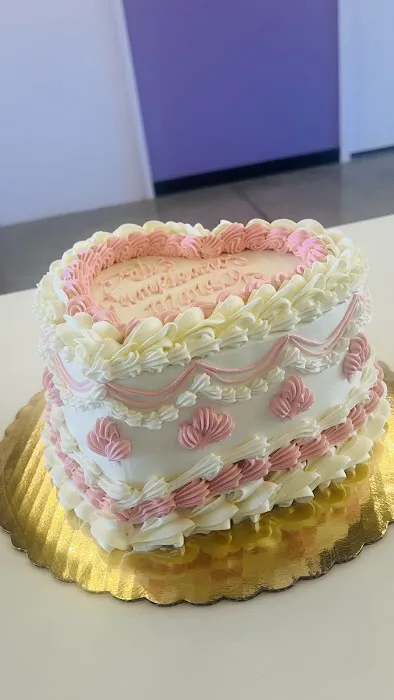 Castillo's Cake Shop Picture 10