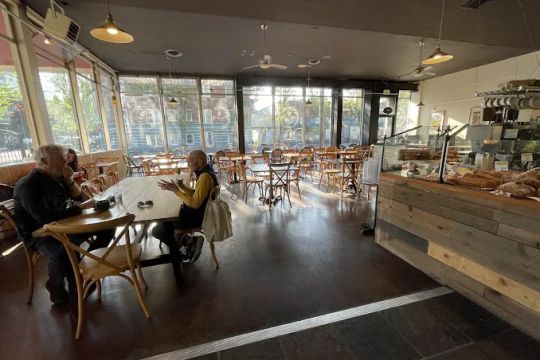 Fleur De Lis Bakery & Cafe